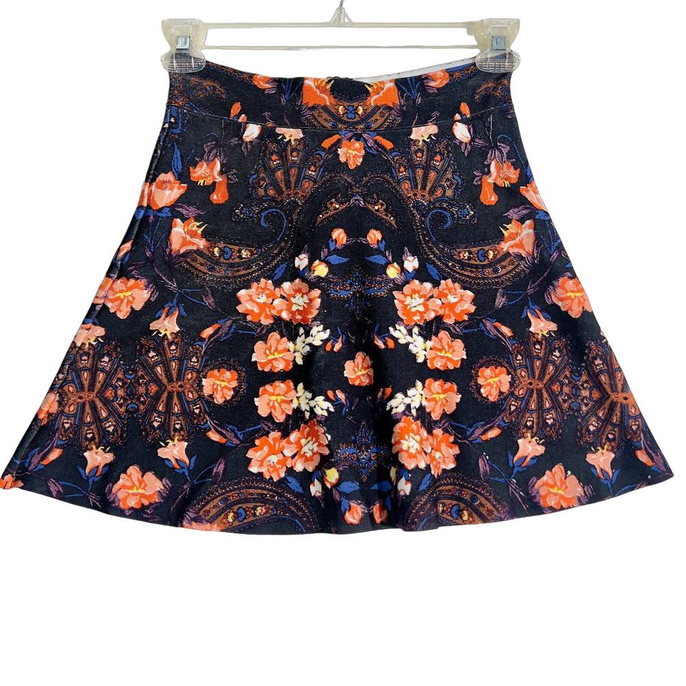 bebe x Naven Mini-Skirt Woman's Medium Floral Paisley STRETCHY Unlined Zipper